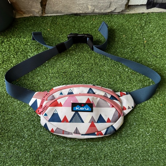 KAVU Spectator Waist Travel Fanny Pack - Picture 1 of 9